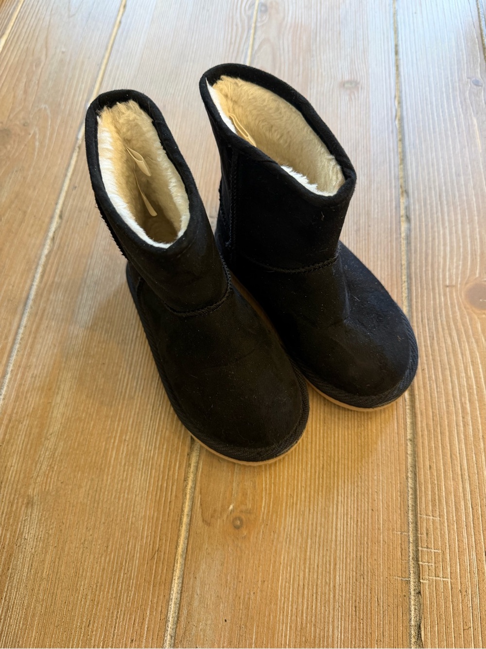 Kids Black Faux-Suede Winter Boots with Shearling Lining size 7